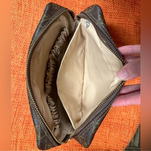 WOW Poshmark Authentic Louis Vuitton Case - Picture 6 of 16